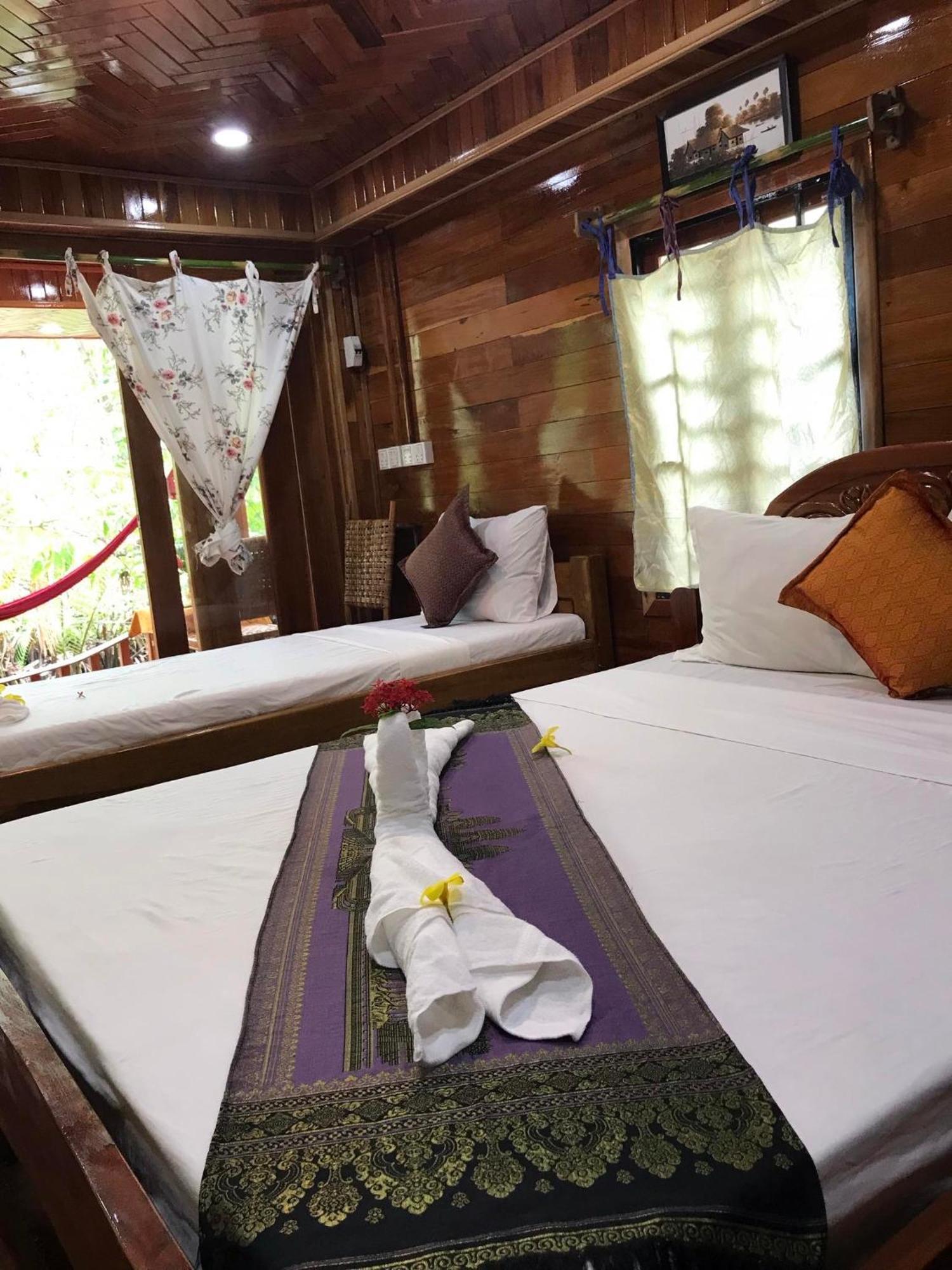 Retro Kampot Guesthouse エクステリア 写真