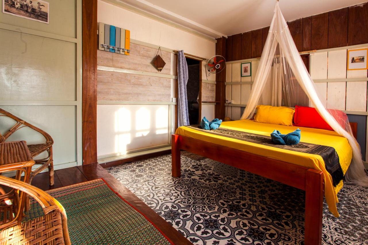 Retro Kampot Guesthouse エクステリア 写真